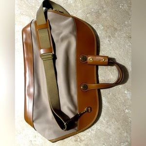 Vintage 90’s Dooney and Bourke Weekender Cavalier Bag in Excellent Condition.